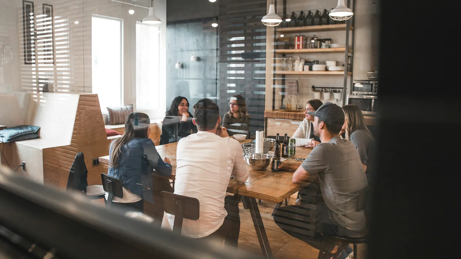 A team meeting in a cafe